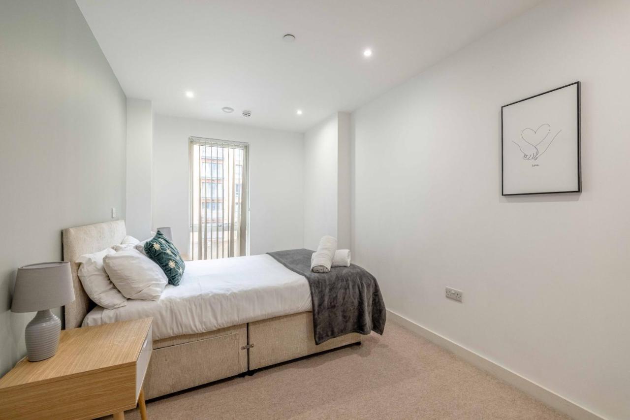 2 Bed At Slough Station & Parking - London In 20 Mins Lejlighed Eksteriør billede