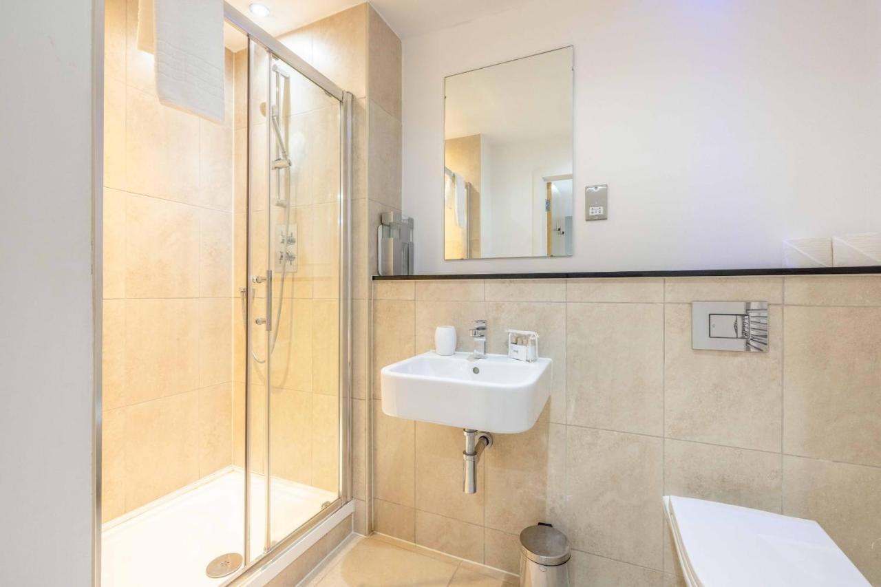 2 Bed At Slough Station & Parking - London In 20 Mins Lejlighed Eksteriør billede