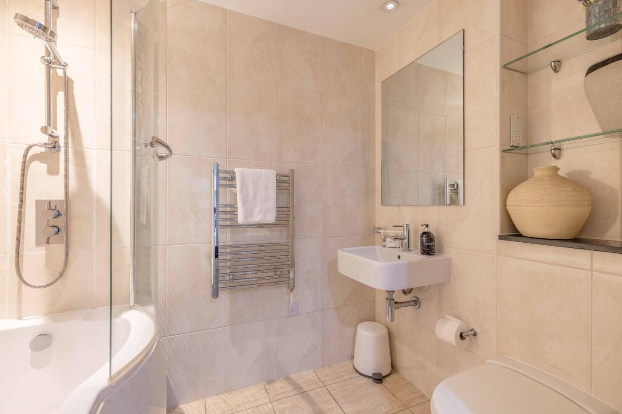 2 Bed At Slough Station & Parking - London In 20 Mins Lejlighed Eksteriør billede