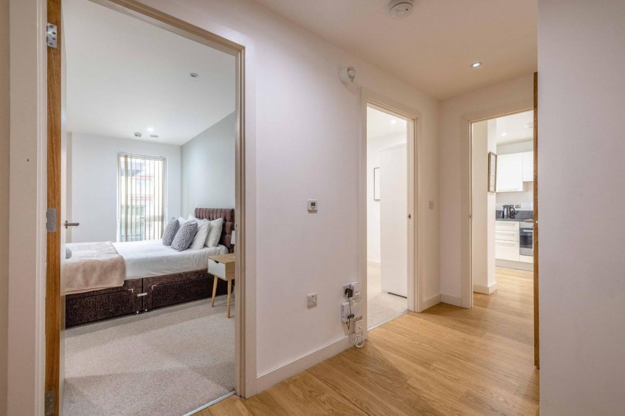 2 Bed At Slough Station & Parking - London In 20 Mins Lejlighed Eksteriør billede